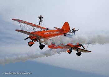 Breitling Wingwalkers at the Roaring 20s (thumbnail)