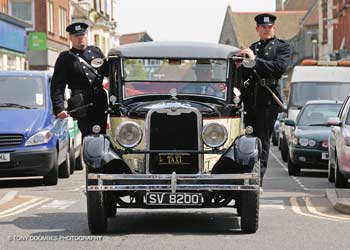 Cops Arrive in Bexhill Town Centre (thumbnail)